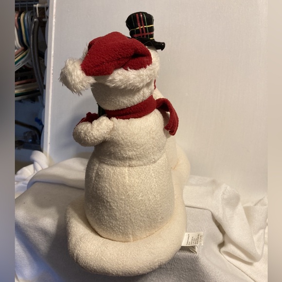 HALLMARK SNOW COUPLE MUSICAL CAROLERS - Picture 5 of 9